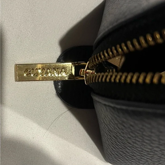 EUC CUYANA Small Makeup Bag, Navy, 5”x8”x2 1/2” - Picture 3 of 7